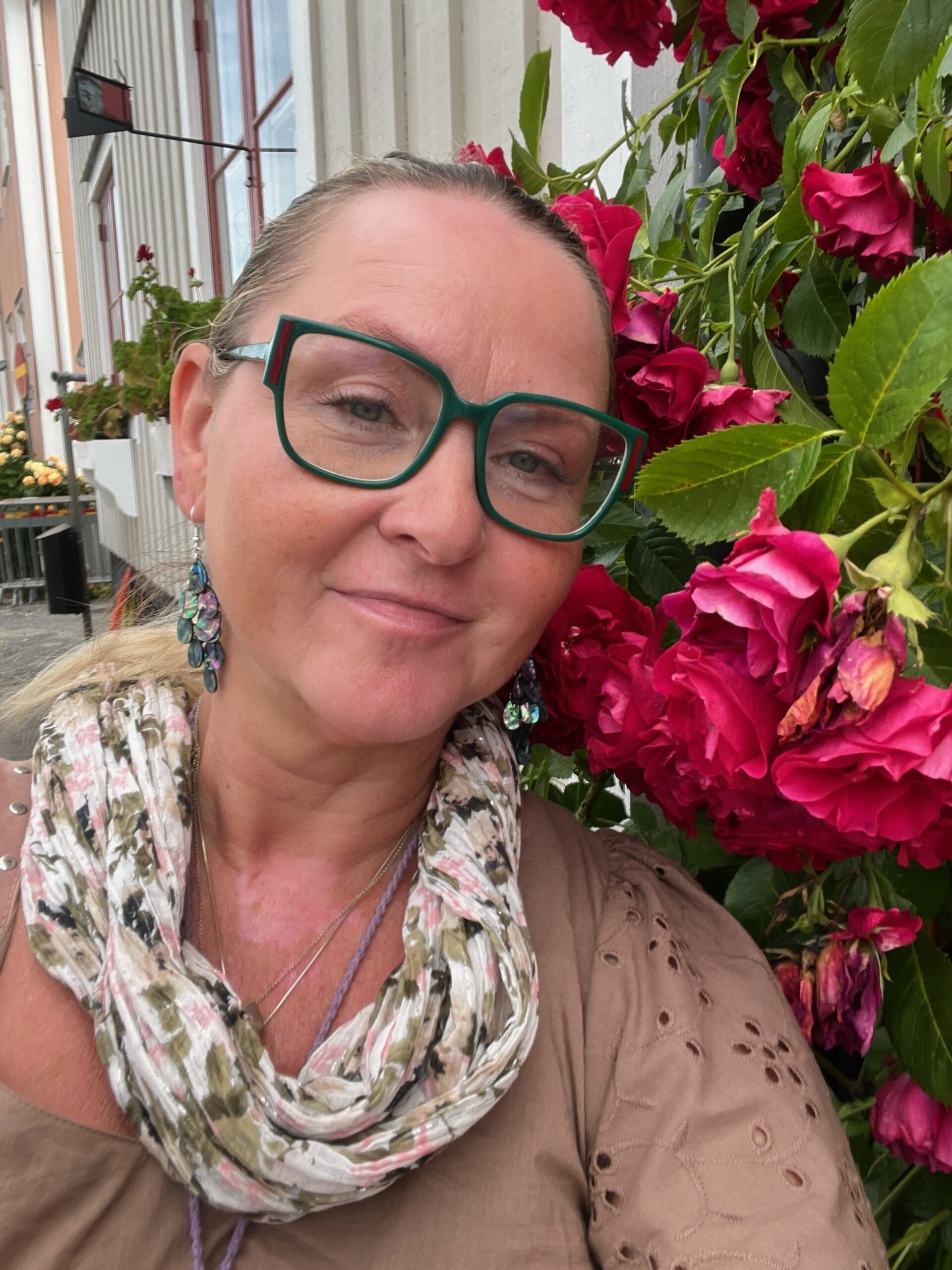 Urszula Treter — portret wśród róż